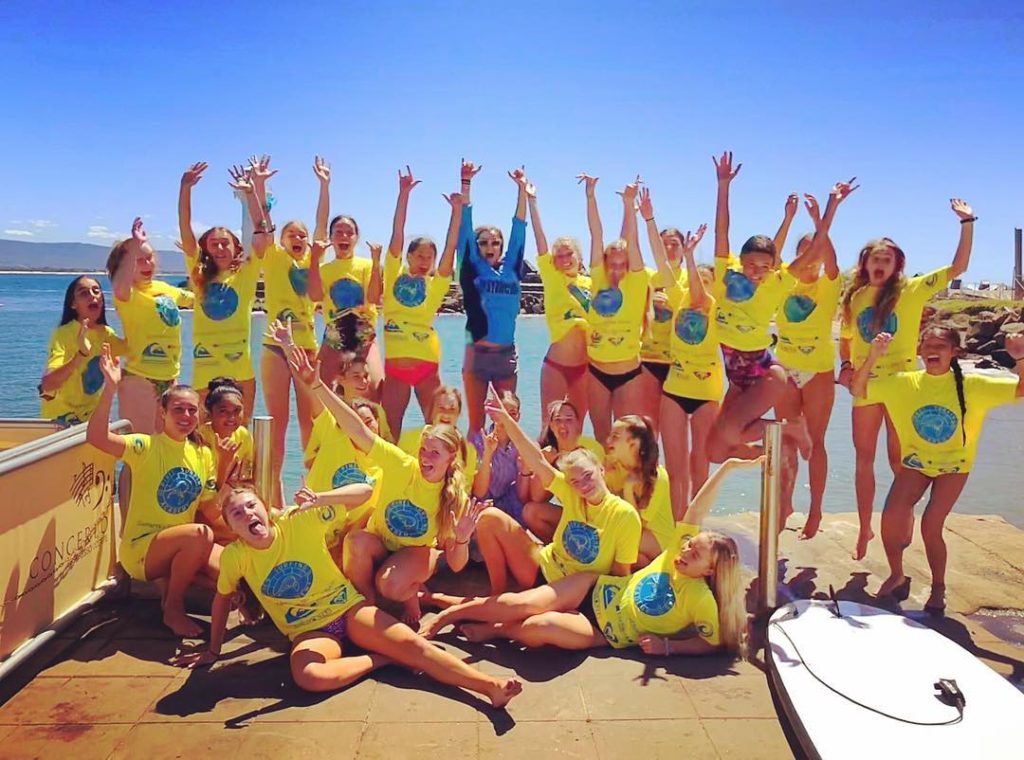 GIRLS SURFING DAY