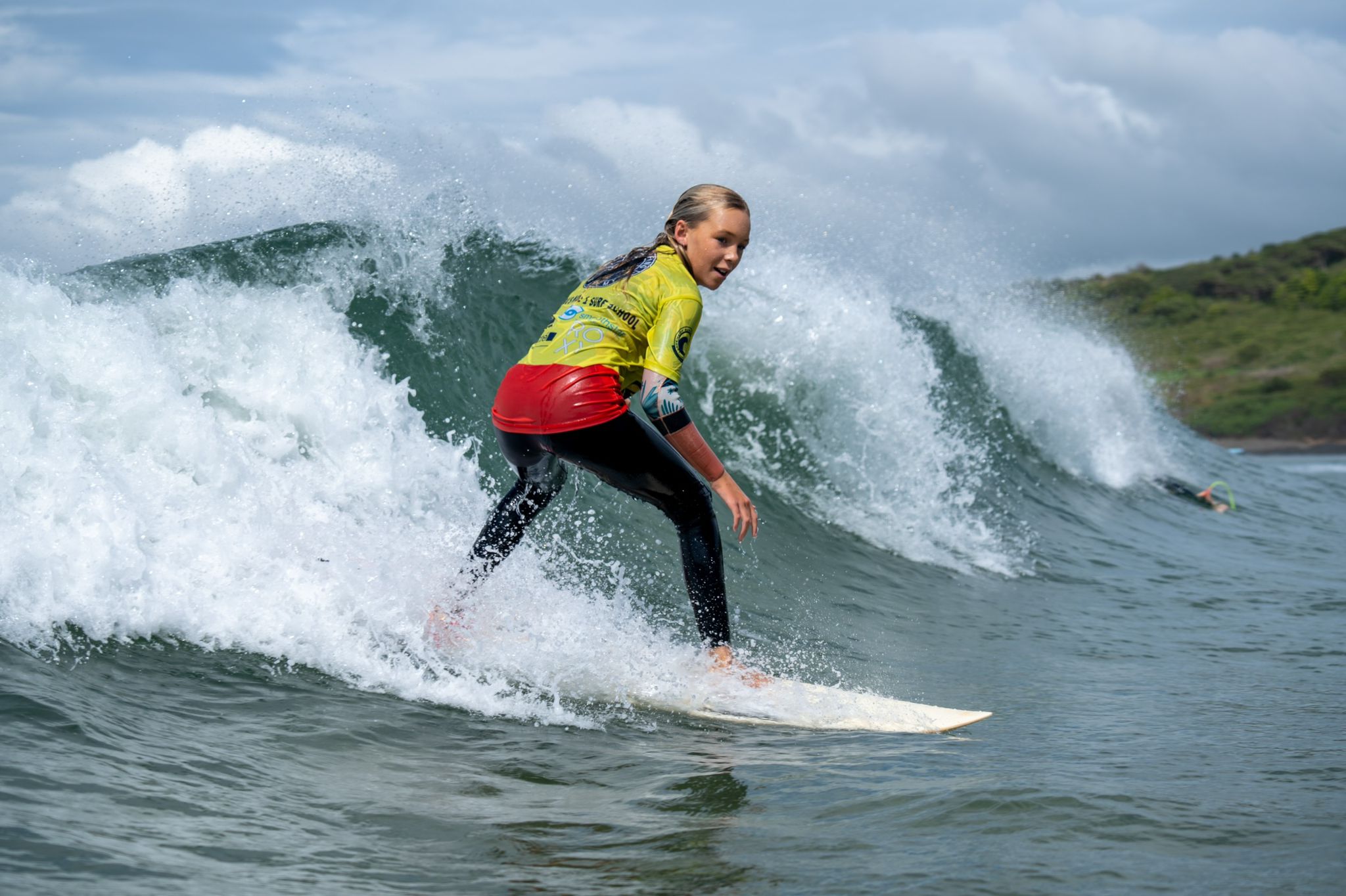 GIRLS SURFING DAY