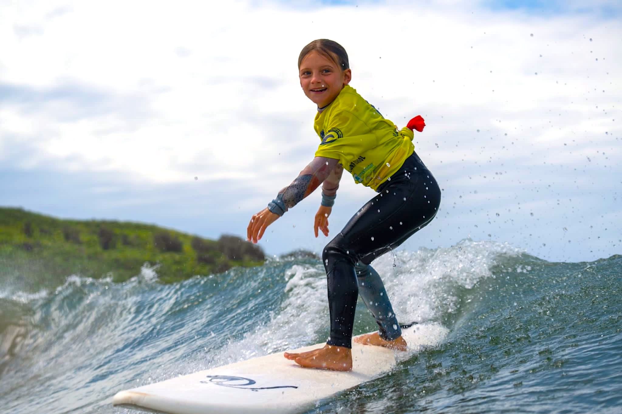 GIRLS SURFING DAY