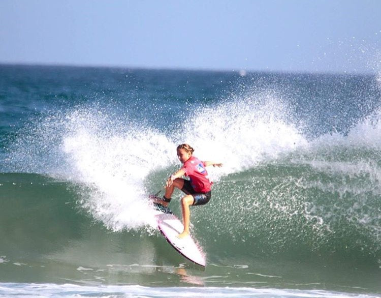 GIRLS SURFING DAY