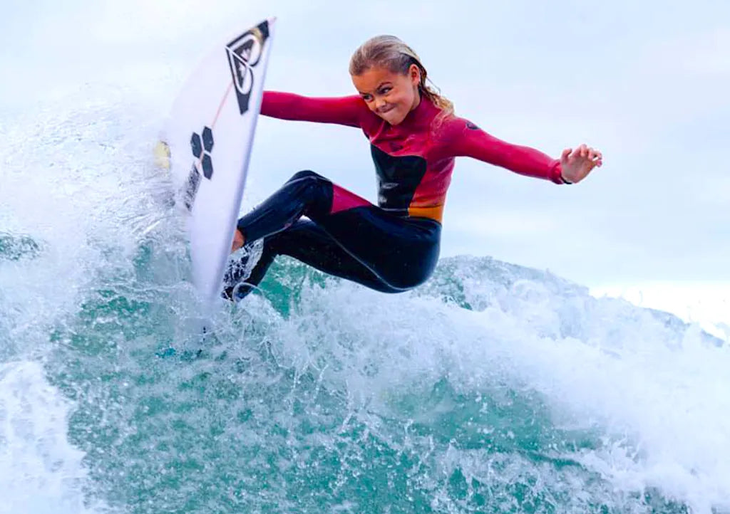 GIRLS SURFING DAY